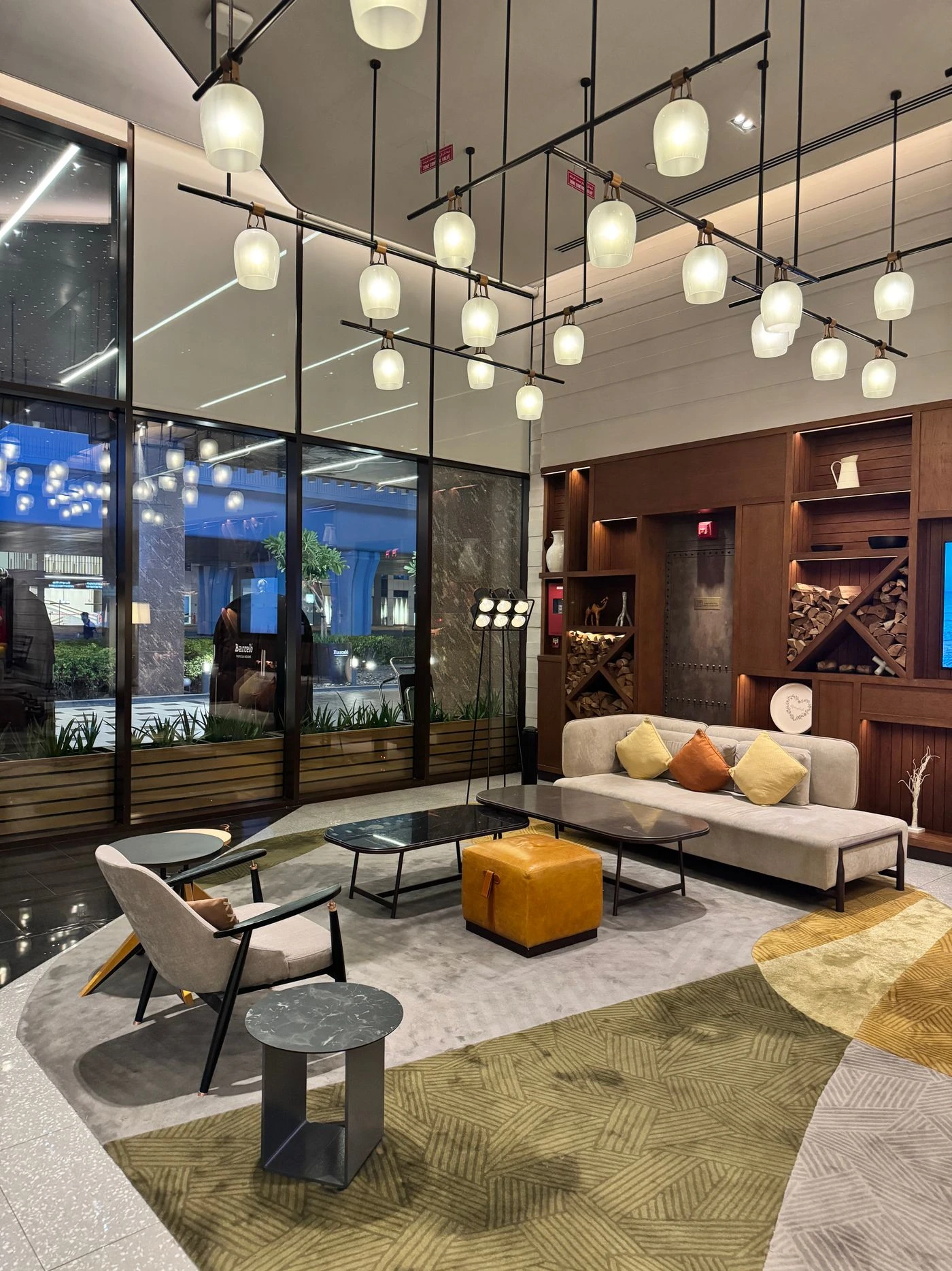 Modern Hotel Lobby Interior with Stylish Decor · Free Stock Photo — illustrative context